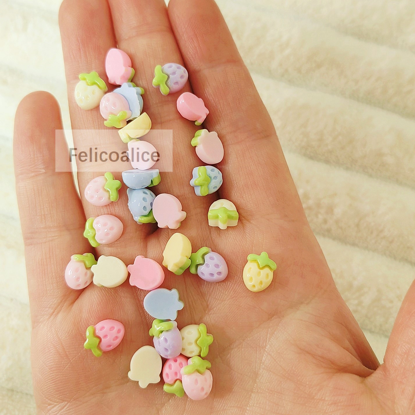30 個新しいかわいい樹脂ミニ小さなイチゴの花フラットバック - Flower Preservation Resin のレビューと価格