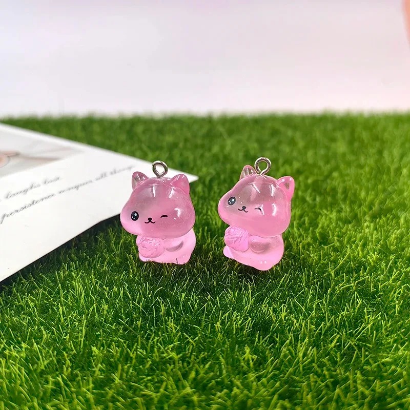 10 個暗闇で光るかわいいリス樹脂チャーム発光動物ペンダント - Resin Craft Supplies のレビューと価格